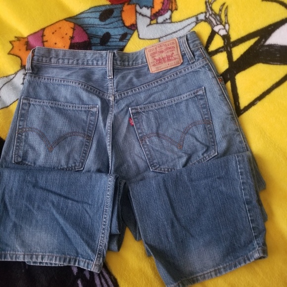 Gently used men's Levi's jeans - Picture 3 of 5
